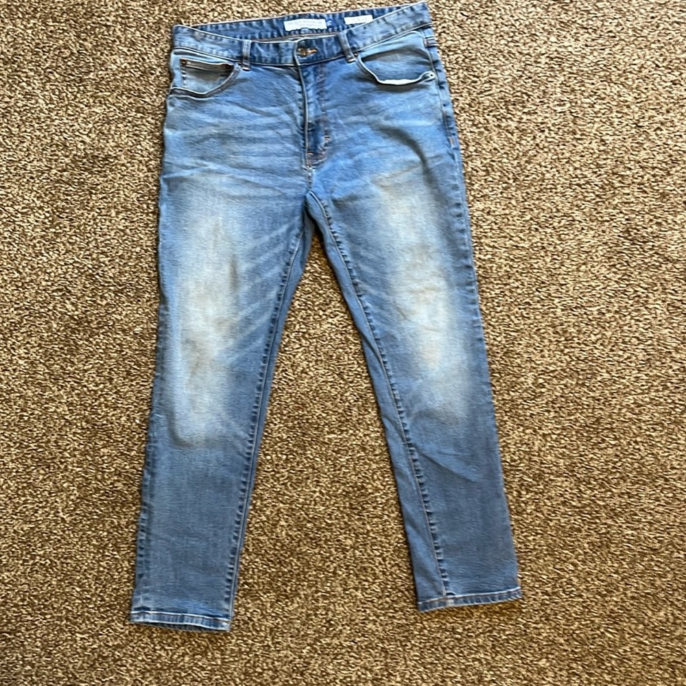 Peter Manning medium wash distressed slim fit jeans 32x28 (actual 33 x 27.5)